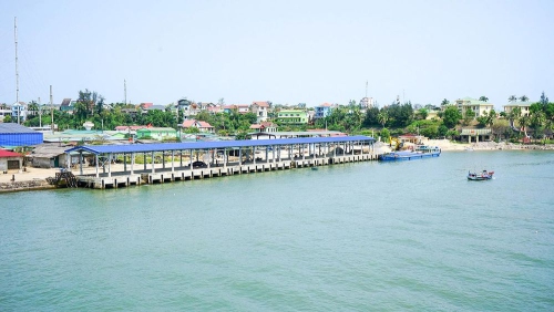 Cảng cá Cửa Tùng
