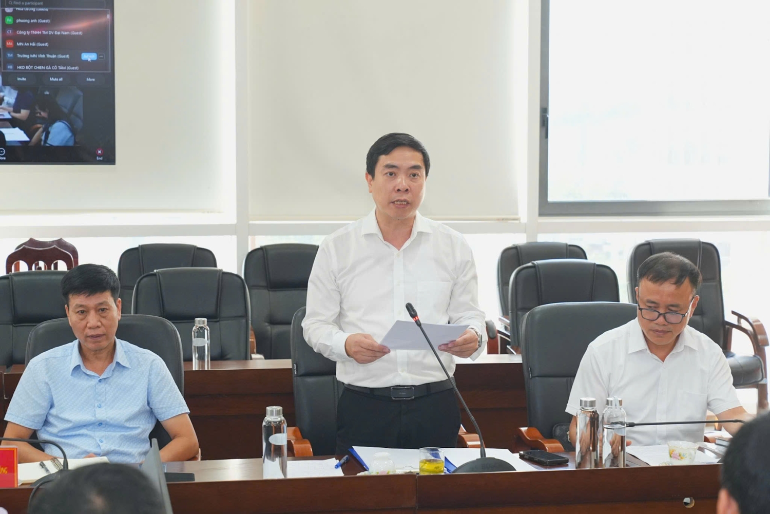 2 Tăng cường phối hợp liên ngành, siết chặt điều kiện bảo đảm an toàn vệ sinh thực phẩm